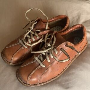 Brown Leather Borns Size 8